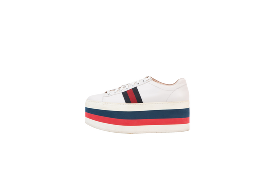 DESAPEGO THASSIA NAVES GUCCI TENIS PLATA ACE BRANCO