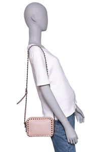 VALENTINO ROCKSTUD CAMERA BAG LEATHER NUDE