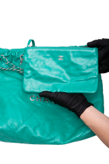 DESAPEGO BRUNA CARDOSO CHANEL 22 SMALL SHINY CALFSKIN GREEN-SILVER HDWR
