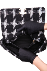 DESAPEGO BRUNA CARDOSO CHANEL 19 LARGE TWEED CHAIN BLACK/WHITE TWO-TONE HDWR