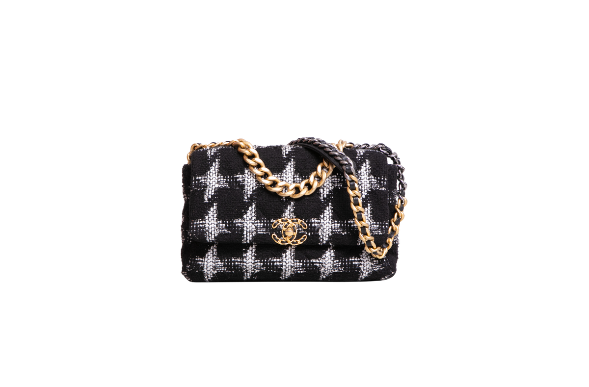 DESAPEGO BRUNA CARDOSO CHANEL 19 LARGE TWEED CHAIN BLACK/WHITE TWO-TONE HDWR