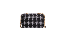 DESAPEGO BRUNA CARDOSO CHANEL 19 LARGE TWEED CHAIN BLACK/WHITE TWO-TONE HDWR