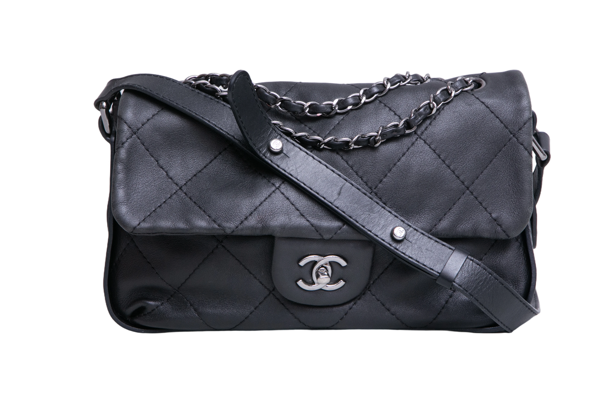 DESAPEGO TATIANA PILÃO CHANEL COUNTRY CHIC FLAP CALFSKIN MEDIUM BLACK
