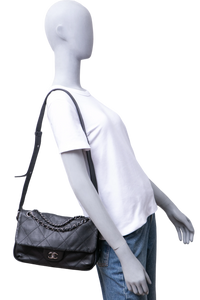 DESAPEGO TATIANA PILÃO CHANEL COUNTRY CHIC FLAP CALFSKIN MEDIUM BLACK