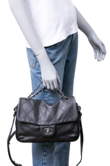 DESAPEGO TATIANA PILÃO CHANEL COUNTRY CHIC FLAP CALFSKIN MEDIUM BLACK