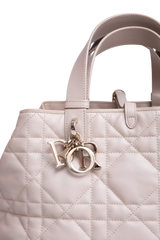 DIOR TOUJOURS MEDIUM MACROCANNAGE DESERT