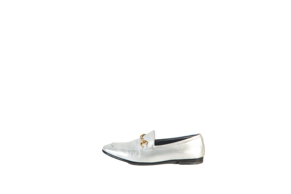 DESAPEGO THASSIA NAVES GUCCI LOAFER COURO SILVER