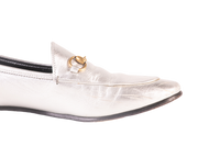 DESAPEGO THASSIA NAVES GUCCI LOAFER COURO SILVER